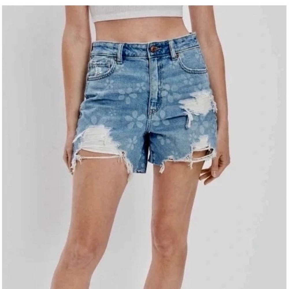 American Eagle Floral Daisy Distressed Denim Shorts High Waisted Blue Womens 12 - Picture 2 of 12